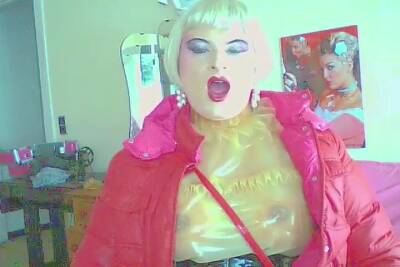 Transvestite Rubber Slut - shemalez.com