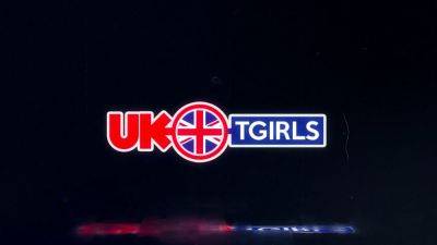 UK TGIRLS The Angel Of The North - drtvid.com - Britain